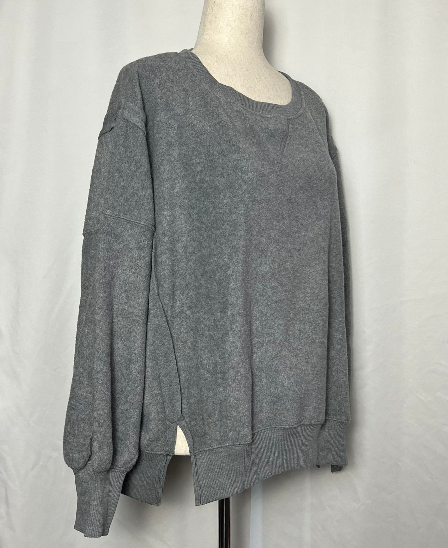American Eagle Women's Big Hug Crew Neck Oversized Sweatshirt