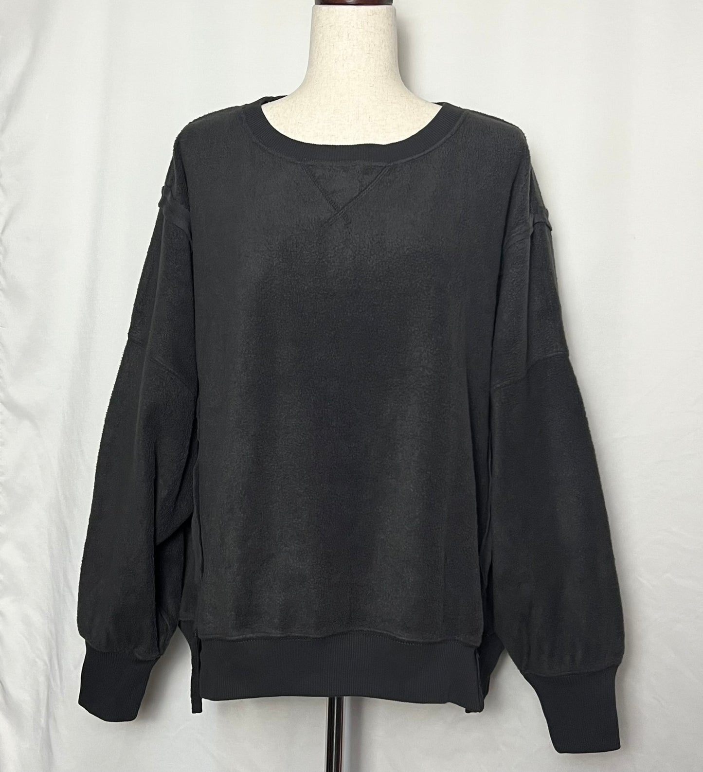 American Eagle Women's Big Hug Crew Neck Oversized Sweatshirt