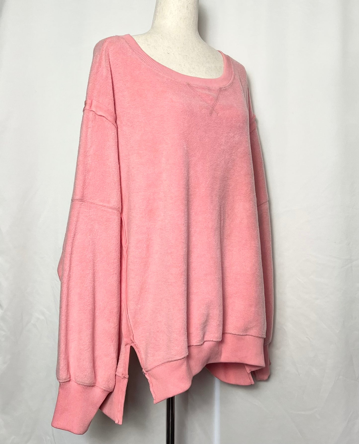 American Eagle Women's Big Hug Crew Neck Oversized Sweatshirt