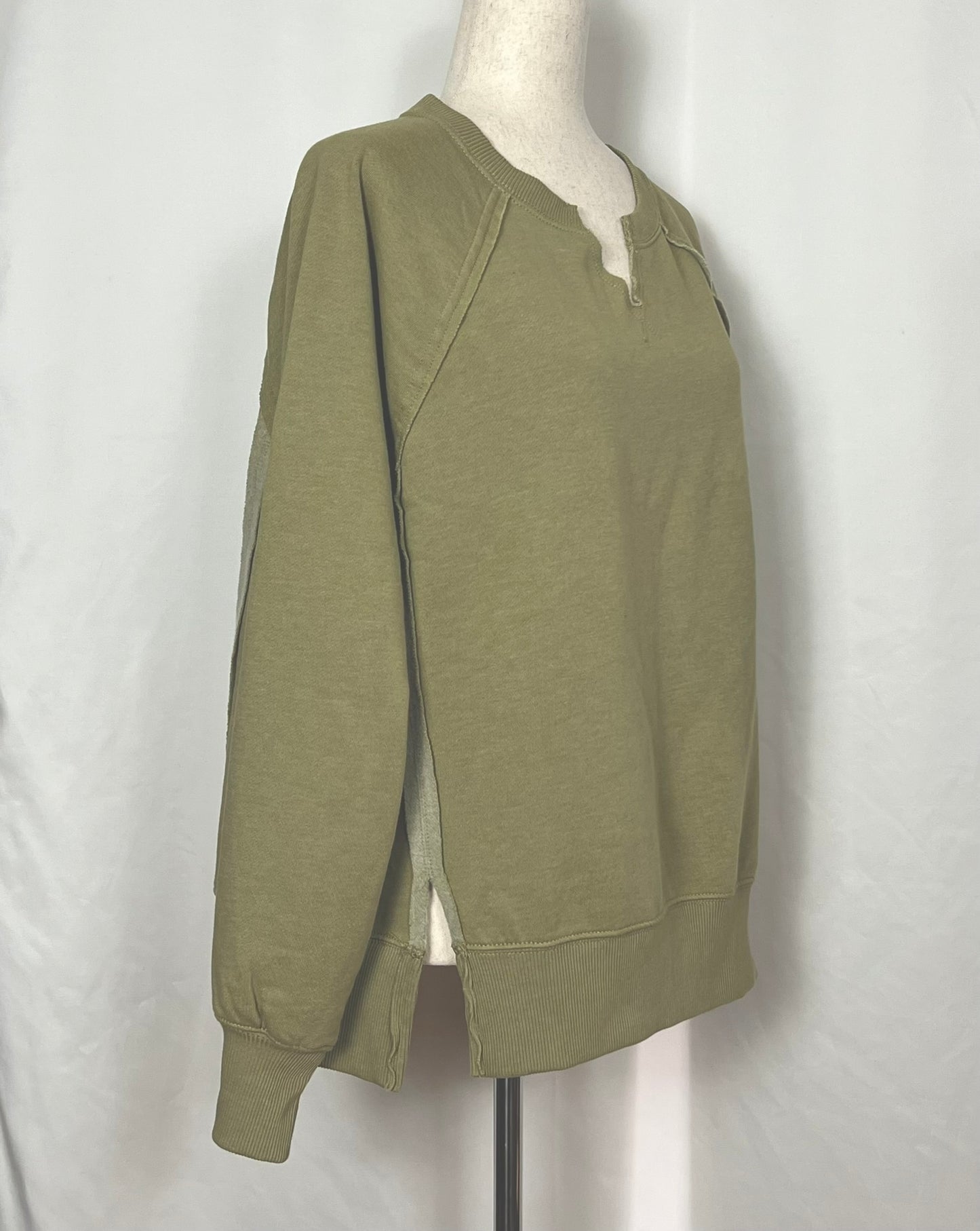 American Eagle Women's Big Hug Crew Neck Oversized Sweatshirt